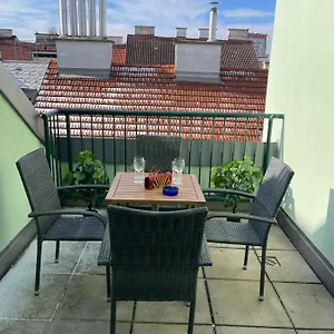 Dachterrasse Fuer 4 Personen Vienna