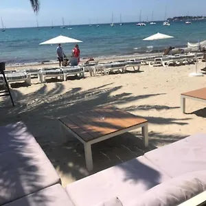 https://bandol-roc-beach-vue-mer-grand-t3-face-la-plage-avec-parking.fr-provencehotel.com