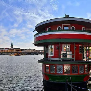 ** Botel Den Roeda Baten Svezia