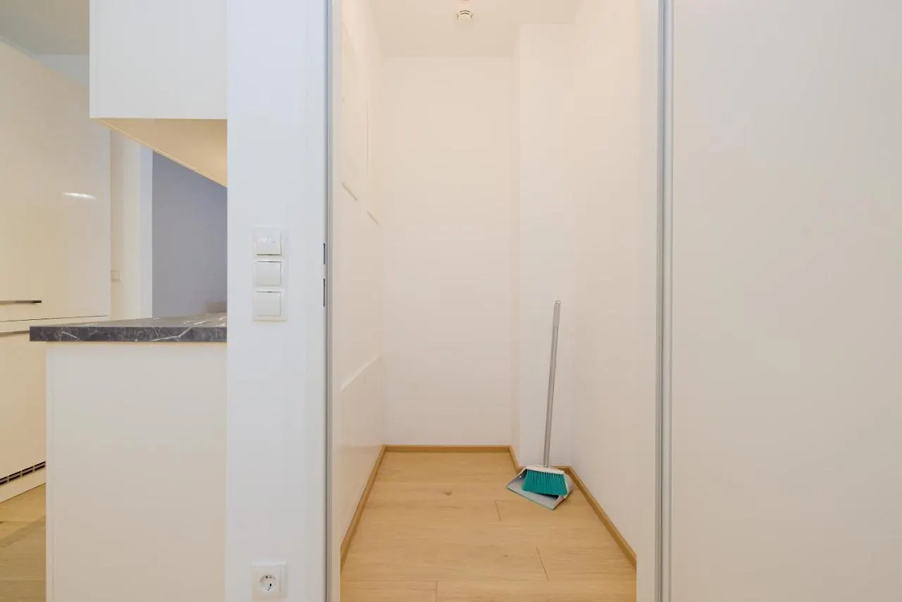 Yourapartment Theresien Вена 0*,  Австрия